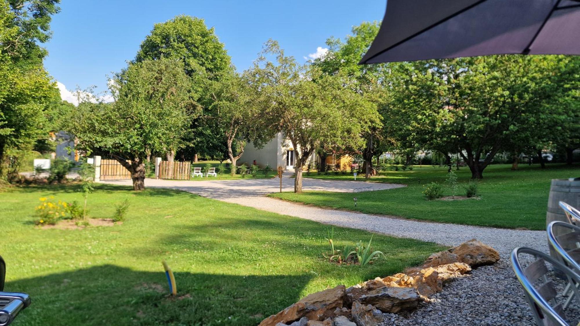 Gite L'Enclos O Rendez-Vous Roquefeuil-Pays De Sault- Avec Jardin Екстер'єр фото