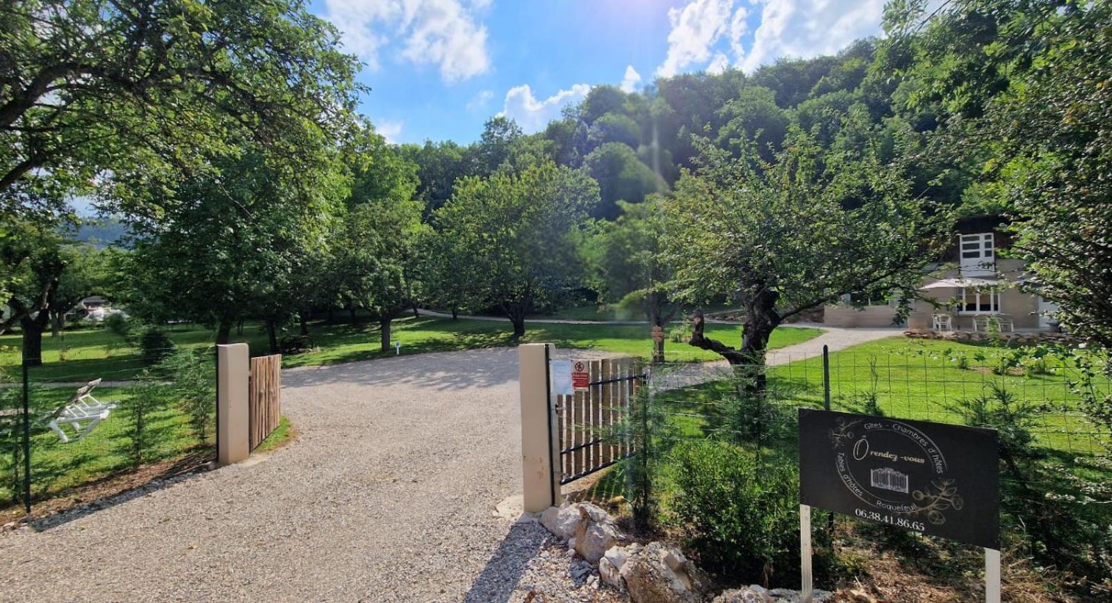 Gite L'Enclos O Rendez-Vous Roquefeuil-Pays De Sault- Avec Jardin Екстер'єр фото